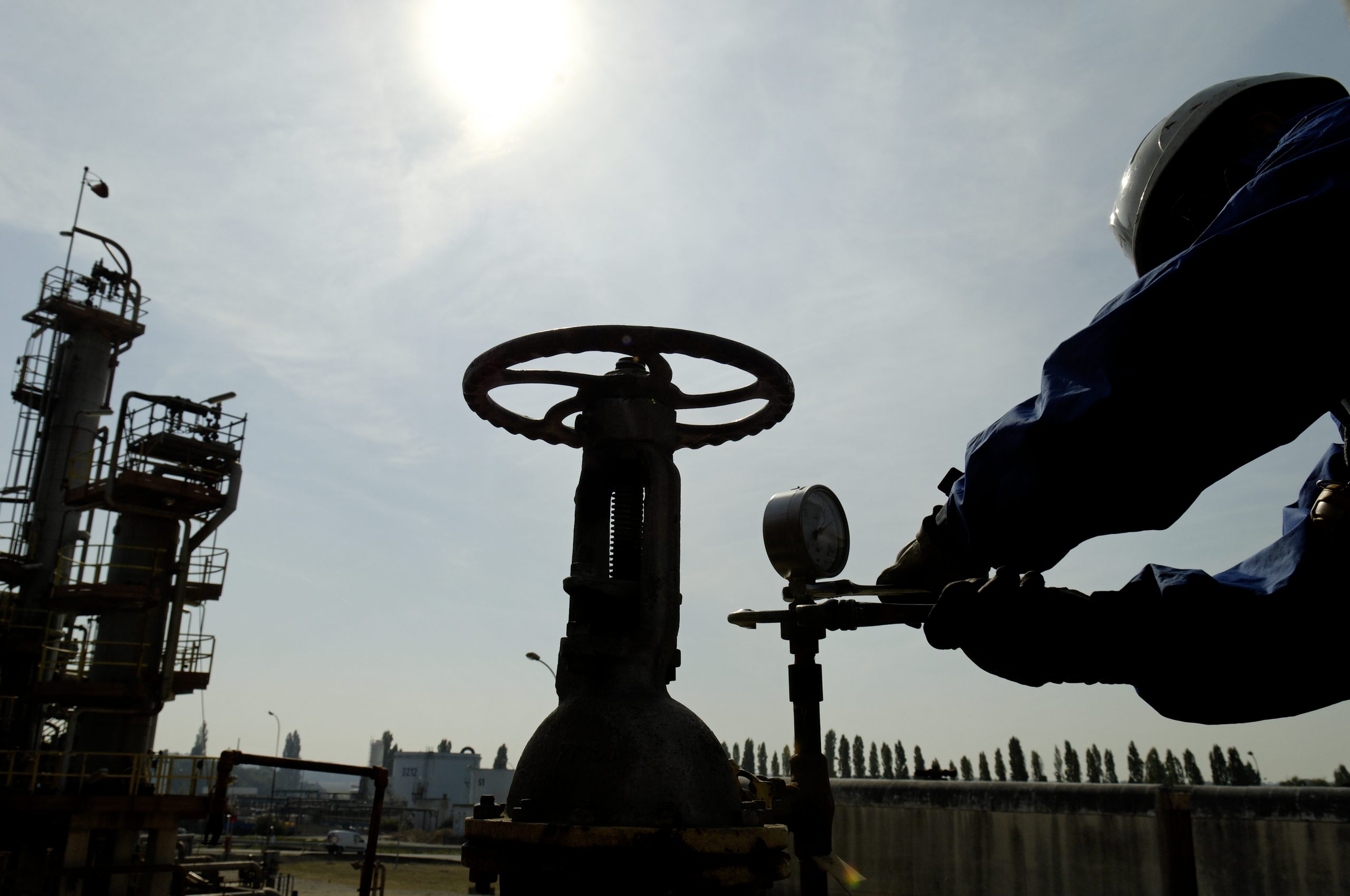 industriarbetare som arbetar utomhus